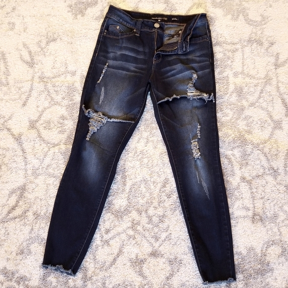 GREAT COND YMI WANNA BETTA BUTT RIP SKINNY JEANS
